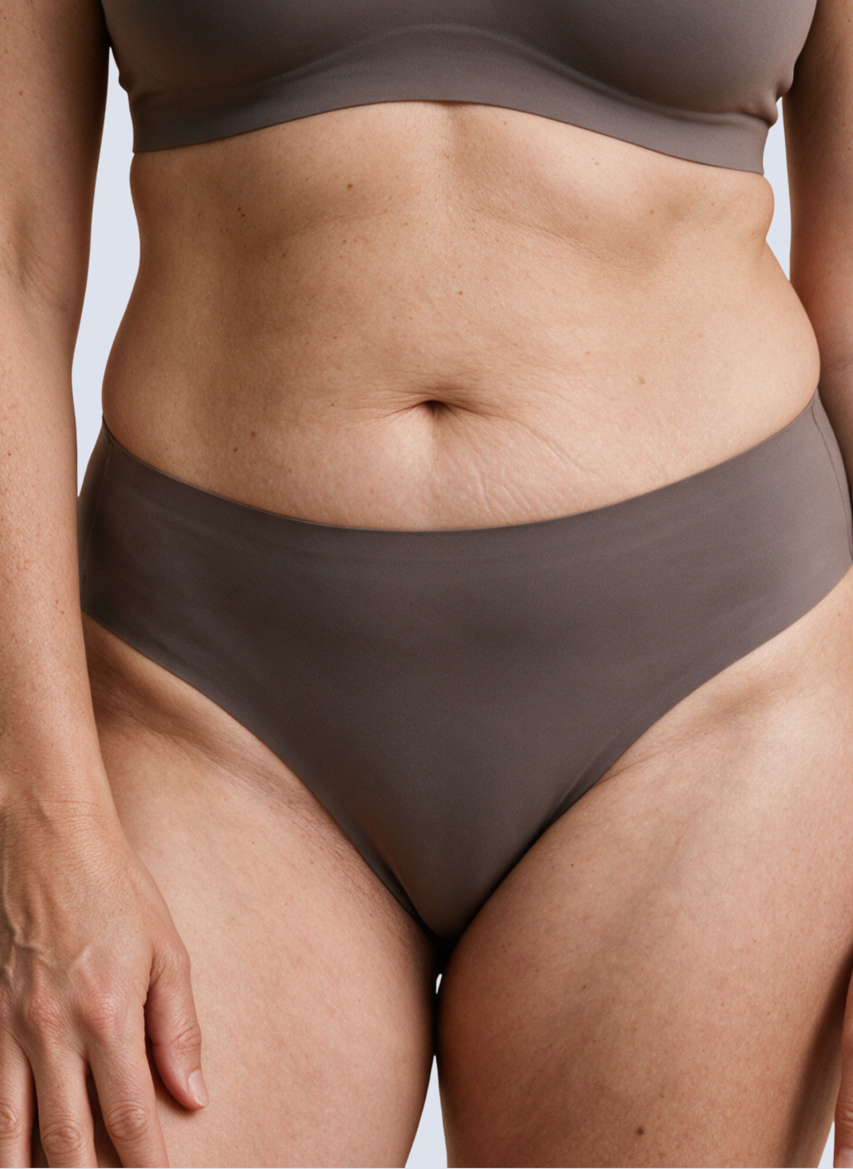 Seamless Mid-Waist Brief