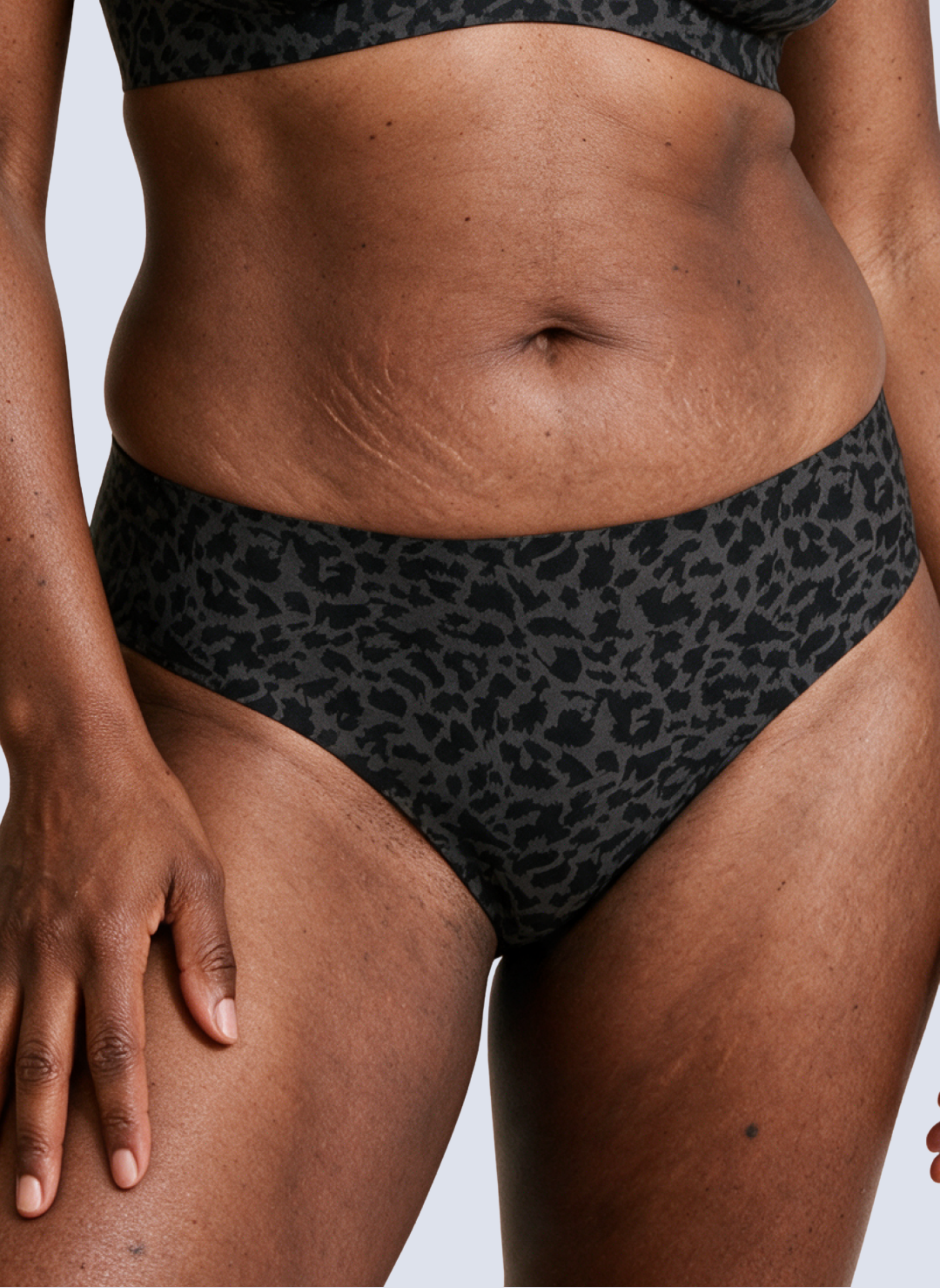 Seamless Mid-Waist Brief